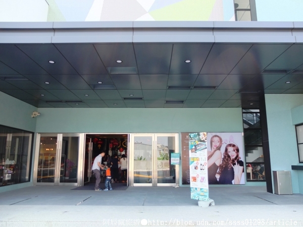 台鉅美妝觀光工廠(TJ COS):【旅行遊記。台南仁德區】台鉅美妝觀光工廠(邀稿文)。全台第一家彩妝專業觀光工廠 平價時尚玩美天堂