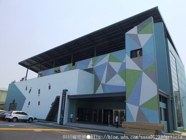 台鉅美妝觀光工廠(TJ COS):【旅行遊記。台南仁德區】台鉅美妝觀光工廠(邀稿文)。全台第一家彩妝專業觀光工廠 平價時尚玩美天堂