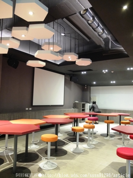 台鉅美妝觀光工廠(TJ COS):【旅行遊記。台南仁德區】台鉅美妝觀光工廠(邀稿文)。全台第一家彩妝專業觀光工廠 平價時尚玩美天堂