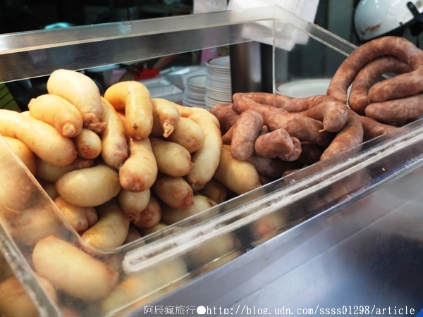 上讚肉圓大腸粉腸:【美食特搜。屏東市】上讚肉圓。炸肉圓配上招牌粉腸大腸,這樣吃相當perfect