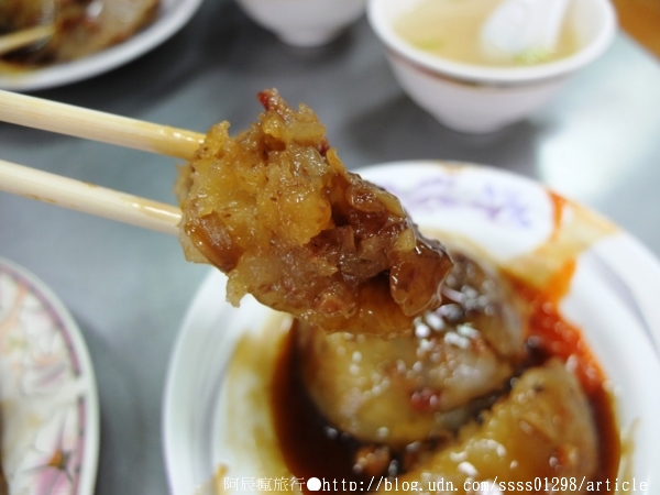 上讚肉圓大腸粉腸:【美食特搜。屏東市】上讚肉圓。炸肉圓配上招牌粉腸大腸,這樣吃相當perfect