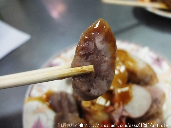上讚肉圓大腸粉腸:【美食特搜。屏東市】上讚肉圓。炸肉圓配上招牌粉腸大腸,這樣吃相當perfect