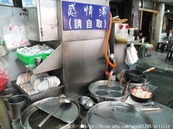 上讚肉圓大腸粉腸:【美食特搜。屏東市】上讚肉圓。炸肉圓配上招牌粉腸大腸,這樣吃相當perfect