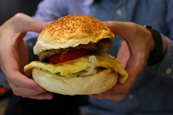 AM&PM洋食館-巨蛋店：[高雄]手工現做麵包x星星披薩 平價大滿足 AM&PM洋食館-巨蛋店