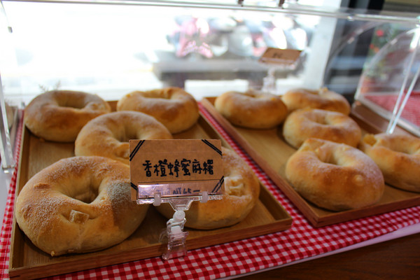 AM&PM洋食館-巨蛋店：[高雄]手工現做麵包x星星披薩 平價大滿足 AM&PM洋食館-巨蛋店