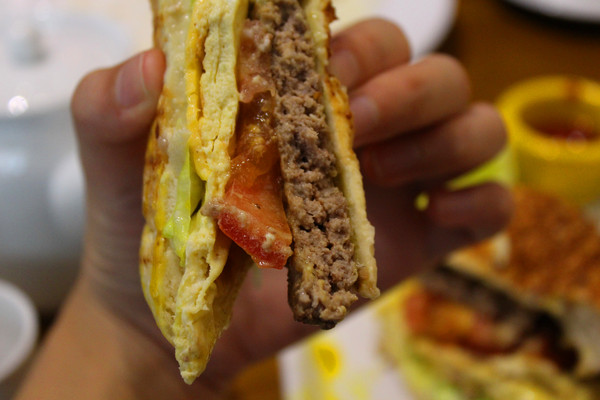 AM&PM洋食館-巨蛋店：[高雄]手工現做麵包x星星披薩 平價大滿足 AM&PM洋食館-巨蛋店