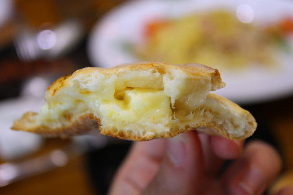 AM&PM洋食館-巨蛋店：[高雄]手工現做麵包x星星披薩 平價大滿足 AM&PM洋食館-巨蛋店