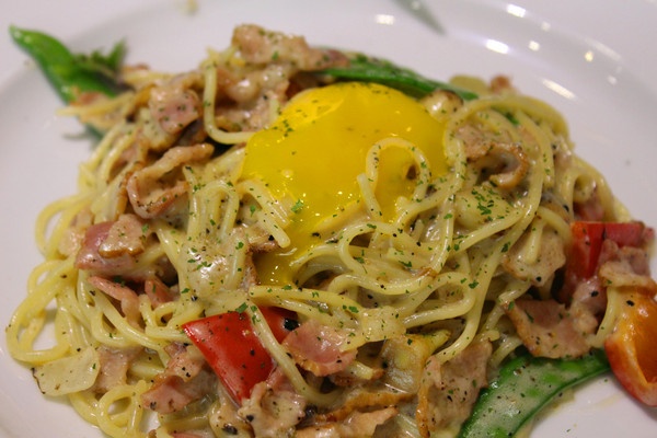 AM&PM洋食館-巨蛋店：[高雄]手工現做麵包x星星披薩 平價大滿足 AM&PM洋食館-巨蛋店