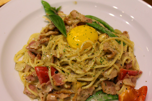 AM&PM洋食館-巨蛋店：[高雄]手工現做麵包x星星披薩 平價大滿足 AM&PM洋食館-巨蛋店