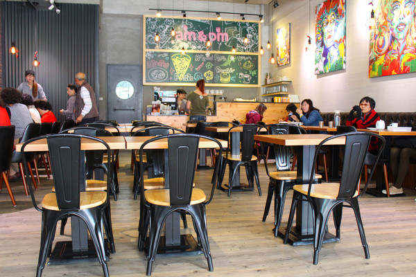 AM&PM洋食館-巨蛋店：[高雄]手工現做麵包x星星披薩 平價大滿足 AM&PM洋食館-巨蛋店