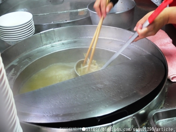 易奎担担麵店:【美食特搜。屏東市】易奎担担麵店。屏東私藏美食,這家乾麵的味道不一樣喔