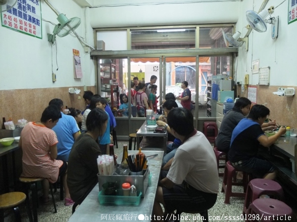 易奎担担麵店:【美食特搜。屏東市】易奎担担麵店。屏東私藏美食,這家乾麵的味道不一樣喔