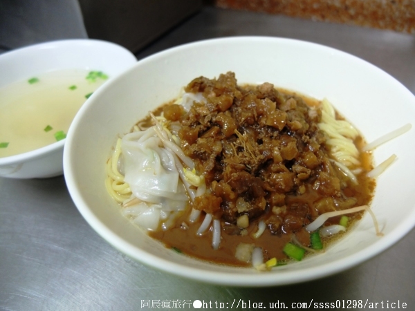 易奎担担麵店:【美食特搜。屏東市】易奎担担麵店。屏東私藏美食,這家乾麵的味道不一樣喔