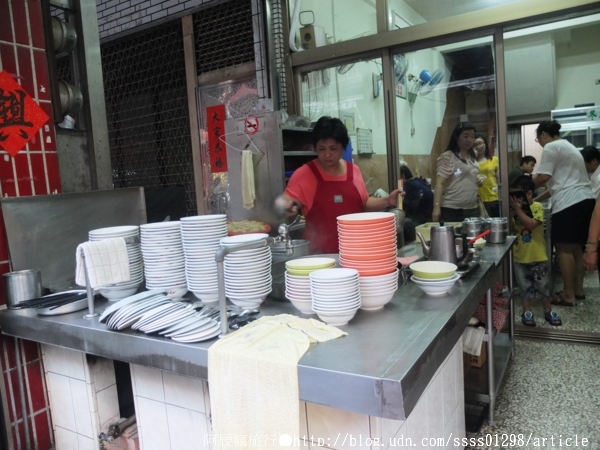 易奎担担麵店:【美食特搜。屏東市】易奎担担麵店。屏東私藏美食,這家乾麵的味道不一樣喔