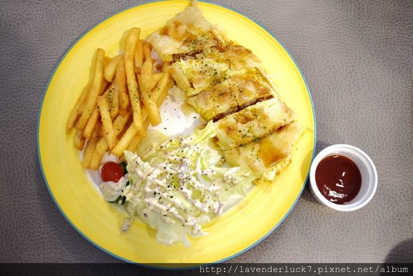 小熊義廚房：♥信義安和小熊義廚房--大分量牛排麵!