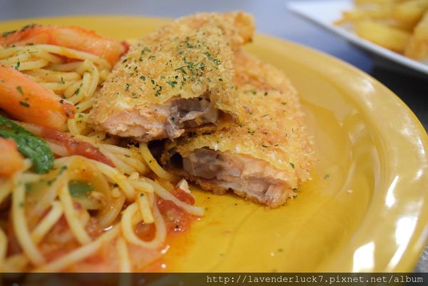 小熊義廚房：♥信義安和小熊義廚房--大分量牛排麵!