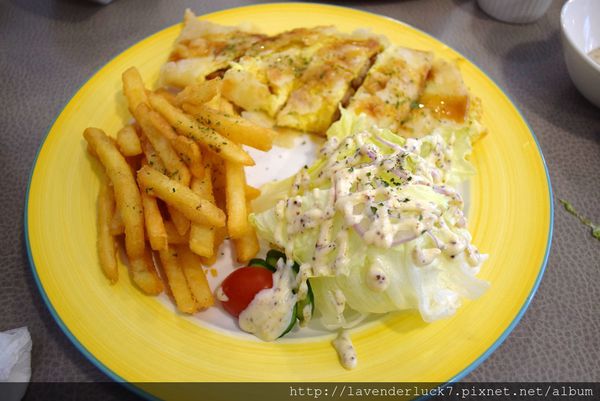 小熊義廚房：♥信義安和小熊義廚房--大分量牛排麵!