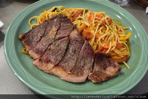 小熊義廚房：♥信義安和小熊義廚房--大分量牛排麵!