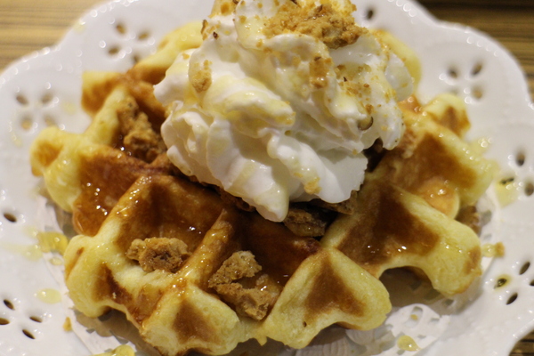 oven coffee(光復店)：甜密約會/台北『oven coffee』光復店/鬆餅/早餐/下午茶