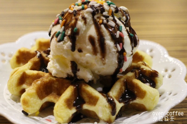 oven coffee(光復店)：甜密約會/台北『oven coffee』光復店/鬆餅/早餐/下午茶