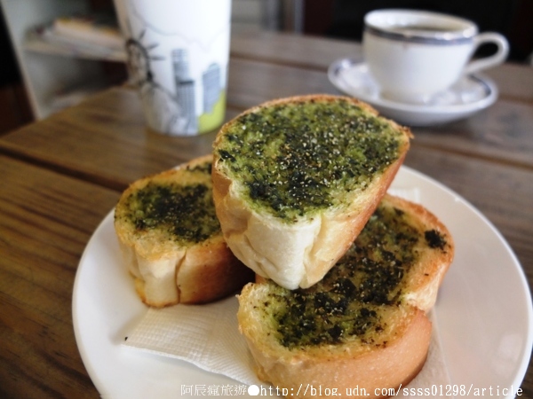 149here-coffee：【美食特搜。屏東市】HERE 149 CAFE(屏東店)。店名以地址149號命名 花草綠意掩映著私房基地