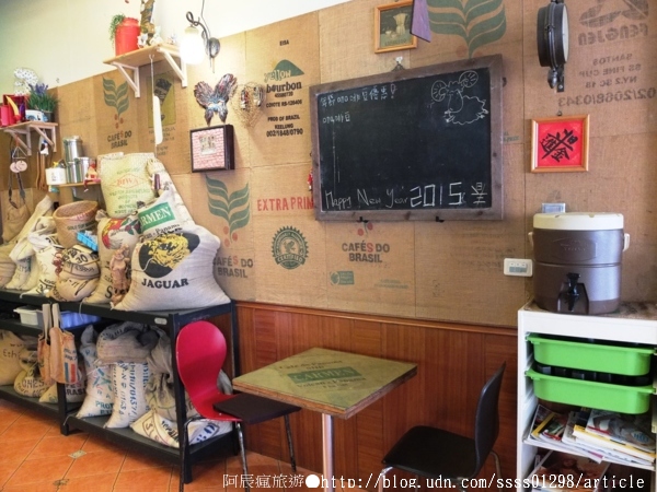 149here-coffee：【美食特搜。屏東市】HERE 149 CAFE(屏東店)。店名以地址149號命名 花草綠意掩映著私房基地