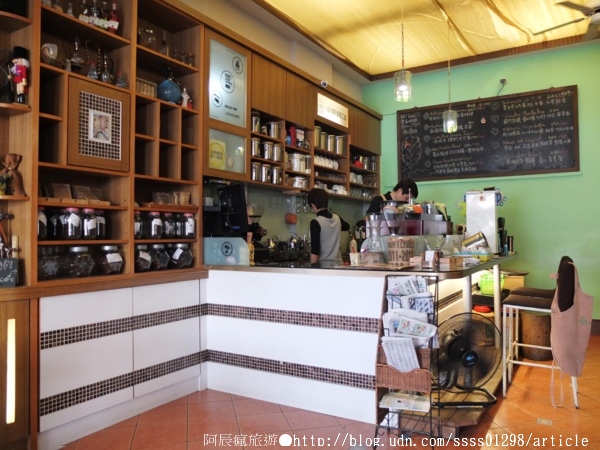 149here-coffee：【美食特搜。屏東市】HERE 149 CAFE(屏東店)。店名以地址149號命名 花草綠意掩映著私房基地