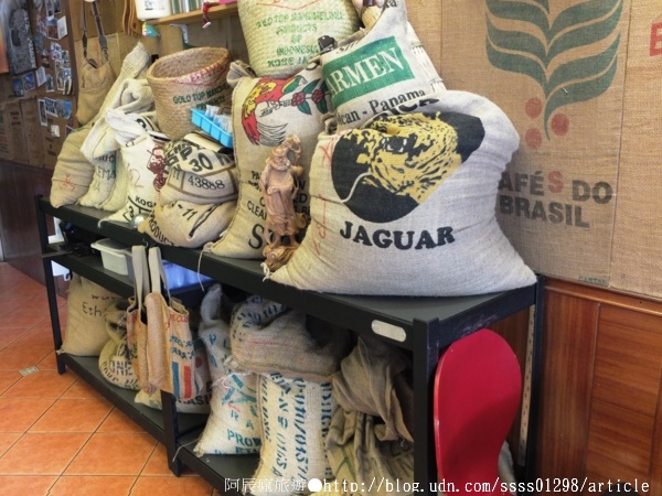 149here-coffee：【美食特搜。屏東市】HERE 149 CAFE(屏東店)。店名以地址149號命名 花草綠意掩映著私房基地