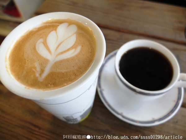 149here-coffee：【美食特搜。屏東市】HERE 149 CAFE(屏東店)。店名以地址149號命名 花草綠意掩映著私房基地