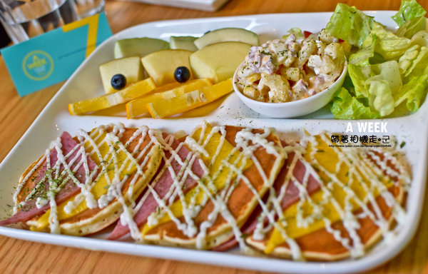 A WEEK PANCAKE&COFFEE：台南 中西區．舒適空間 一層一層鬆軟煎餅  A Week pancake coffee