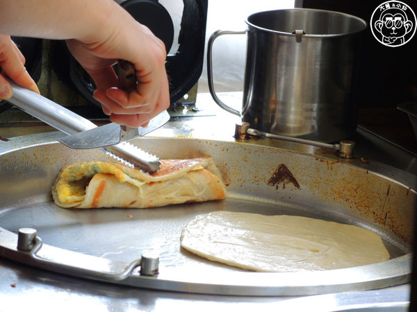 2個蛋早餐：呷飽祙【新北板橋･2個蛋早餐】有厚度的手工蛋餅