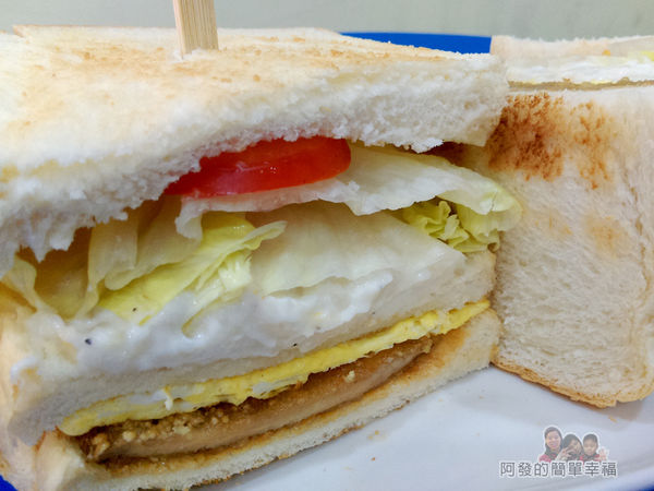 2個蛋早餐26-蛋蛋打嗝三明治剖面