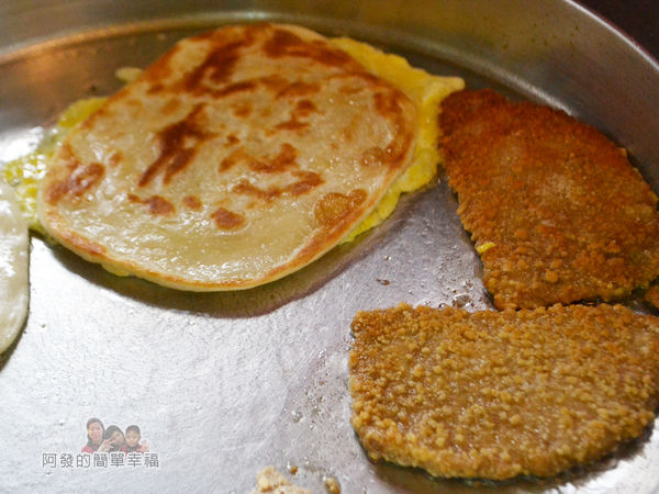 2個蛋早餐04-煎鍋