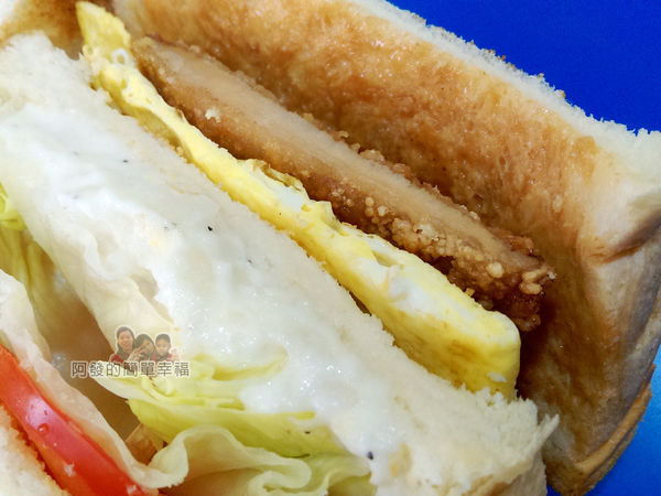 2個蛋早餐27-蛋蛋打嗝三明治特寫