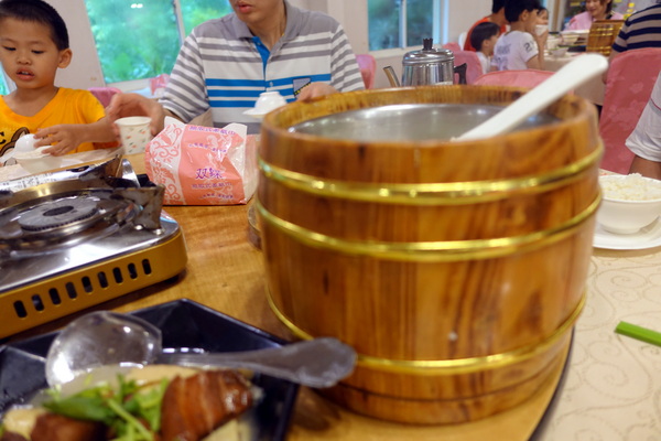 玉蘭活魚餐廳:(胖樺食記)桃園龍潭活魚三吃「玉蘭活魚餐廳」/有停車位/石門水庫/平價/三代老店