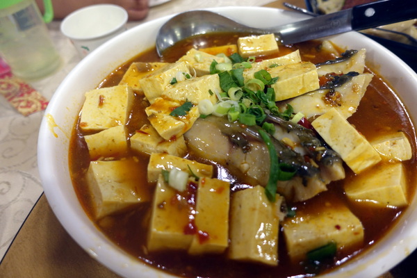 玉蘭活魚餐廳:(胖樺食記)桃園龍潭活魚三吃「玉蘭活魚餐廳」/有停車位/石門水庫/平價/三代老店