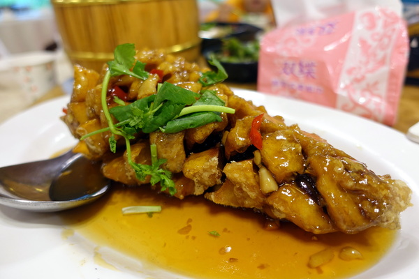 玉蘭活魚餐廳:(胖樺食記)桃園龍潭活魚三吃「玉蘭活魚餐廳」/有停車位/石門水庫/平價/三代老店