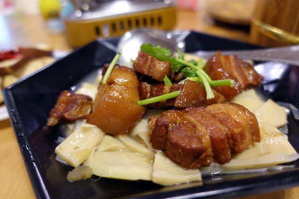 玉蘭活魚餐廳:(胖樺食記)桃園龍潭活魚三吃「玉蘭活魚餐廳」/有停車位/石門水庫/平價/三代老店