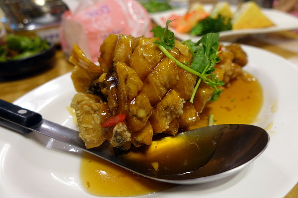 玉蘭活魚餐廳:(胖樺食記)桃園龍潭活魚三吃「玉蘭活魚餐廳」/有停車位/石門水庫/平價/三代老店