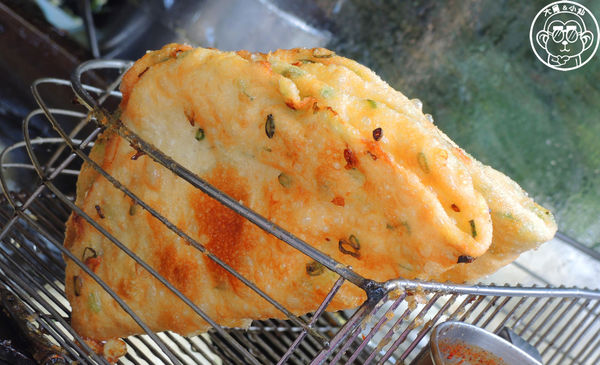 華陰街商圈  脆皮蔥油餅：呷飽祙【台北大同･黃福龍脆皮蔥油餅】後火車站必吃蔥油餅