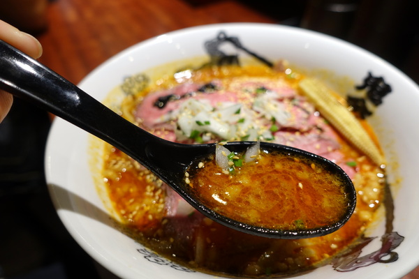 カラシビ味噌拉麵 鬼金棒:(胖樺食記) 捷運中山站推薦美食「カラシビ鬼金棒辣麻味噌拉麵」/道地日式拉麵沾麵/不收一成服務費/和牛拉麵/台北車站