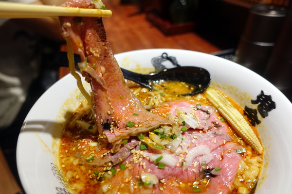 カラシビ味噌拉麵 鬼金棒:(胖樺食記) 捷運中山站推薦美食「カラシビ鬼金棒辣麻味噌拉麵」/道地日式拉麵沾麵/不收一成服務費/和牛拉麵/台北車站