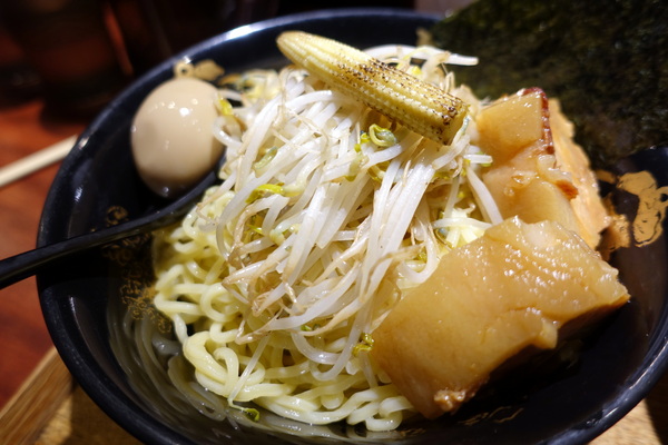 カラシビ味噌拉麵 鬼金棒:(胖樺食記) 捷運中山站推薦美食「カラシビ鬼金棒辣麻味噌拉麵」/道地日式拉麵沾麵/不收一成服務費/和牛拉麵/台北車站