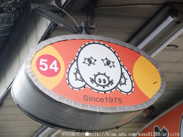 夜市快餐:【美食特搜。屏東市】夜市快餐。汁多味美排骨飯 屏東獨有的「排骨山脈」 屏東夜市美食篇