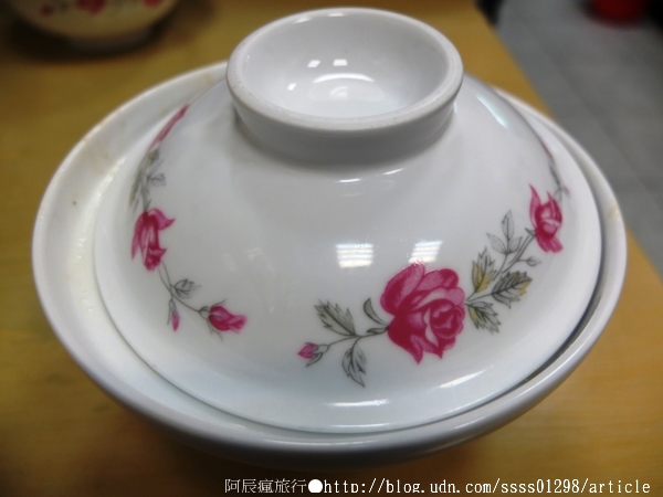 夜市快餐:【美食特搜。屏東市】夜市快餐。汁多味美排骨飯 屏東獨有的「排骨山脈」 屏東夜市美食篇