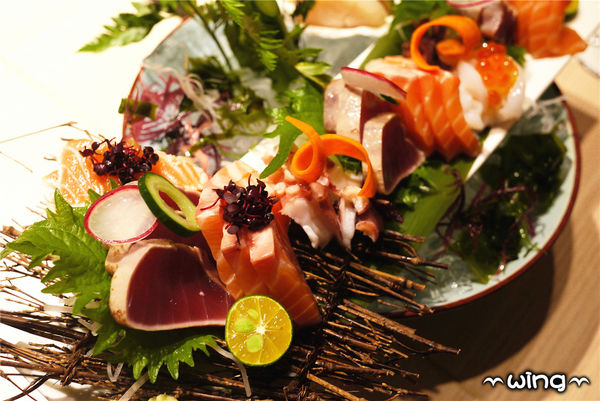 天八日式居酒屋(忠孝店)：［台北東區］食材鮮美日式料理。【天八日式居酒屋-忠孝店】生魚片/握壽司/韓式炸雞/牛小排體驗(捷運忠孝敦化站美食餐廳)