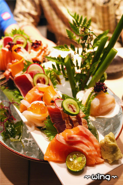 天八日式居酒屋(忠孝店)：［台北東區］食材鮮美日式料理。【天八日式居酒屋-忠孝店】生魚片/握壽司/韓式炸雞/牛小排體驗(捷運忠孝敦化站美食餐廳)