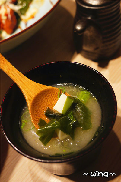 天八日式居酒屋(忠孝店)：［台北東區］食材鮮美日式料理。【天八日式居酒屋-忠孝店】生魚片/握壽司/韓式炸雞/牛小排體驗(捷運忠孝敦化站美食餐廳)