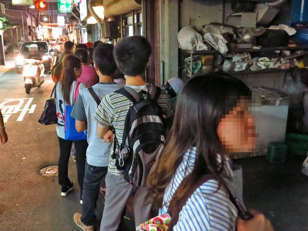 【台北美食】赤峰街無名排骨飯-低調沒有招牌的排骨飯