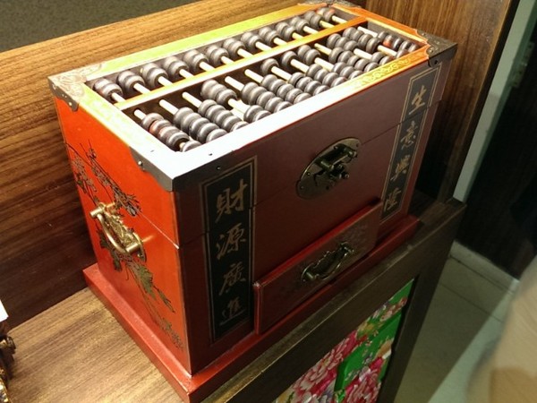 六堆伙房(中山店)：《中山》六堆伙房 客家麵食館│擂茶Q麻糬鍋餅ღ ×鹹豬肉捲餅×西米焗烤布丁~連甜點都富有創意!